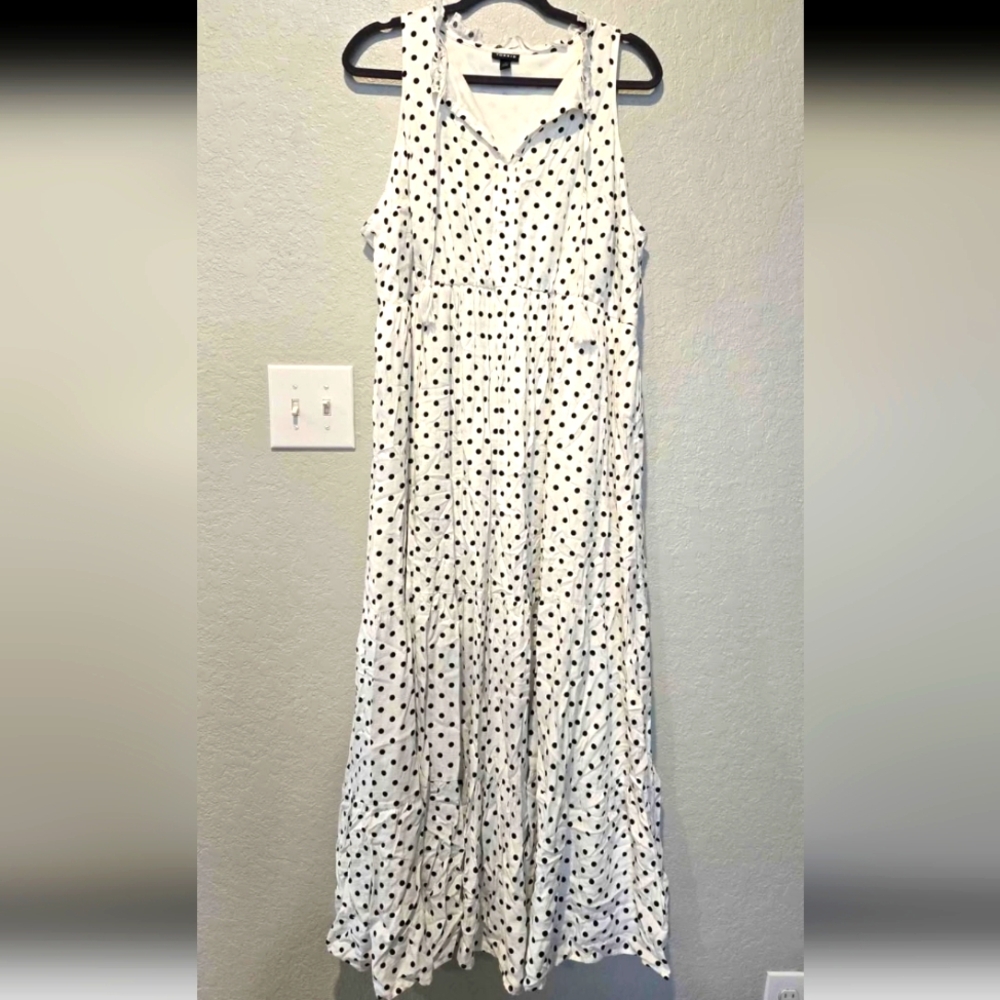 NWOT Torrid Maxi Dress - 1 (1X/14-16)